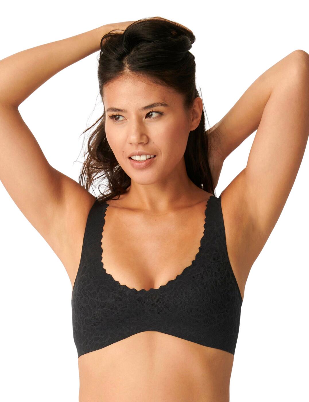 The ZERO Feel Lace 2.0 from Sloggi offers you comfort and style in one bra. Scalloped edges around the piece add style whilst still keeping the piece invisible under clothing as it blends seamlessly into your skin. The cups in the bra are removable, meaning you can choose the style or support you wish for, making it a versatile piece depending on its need. Lightweight material offer a barely-there feel and a free movement in the piece.