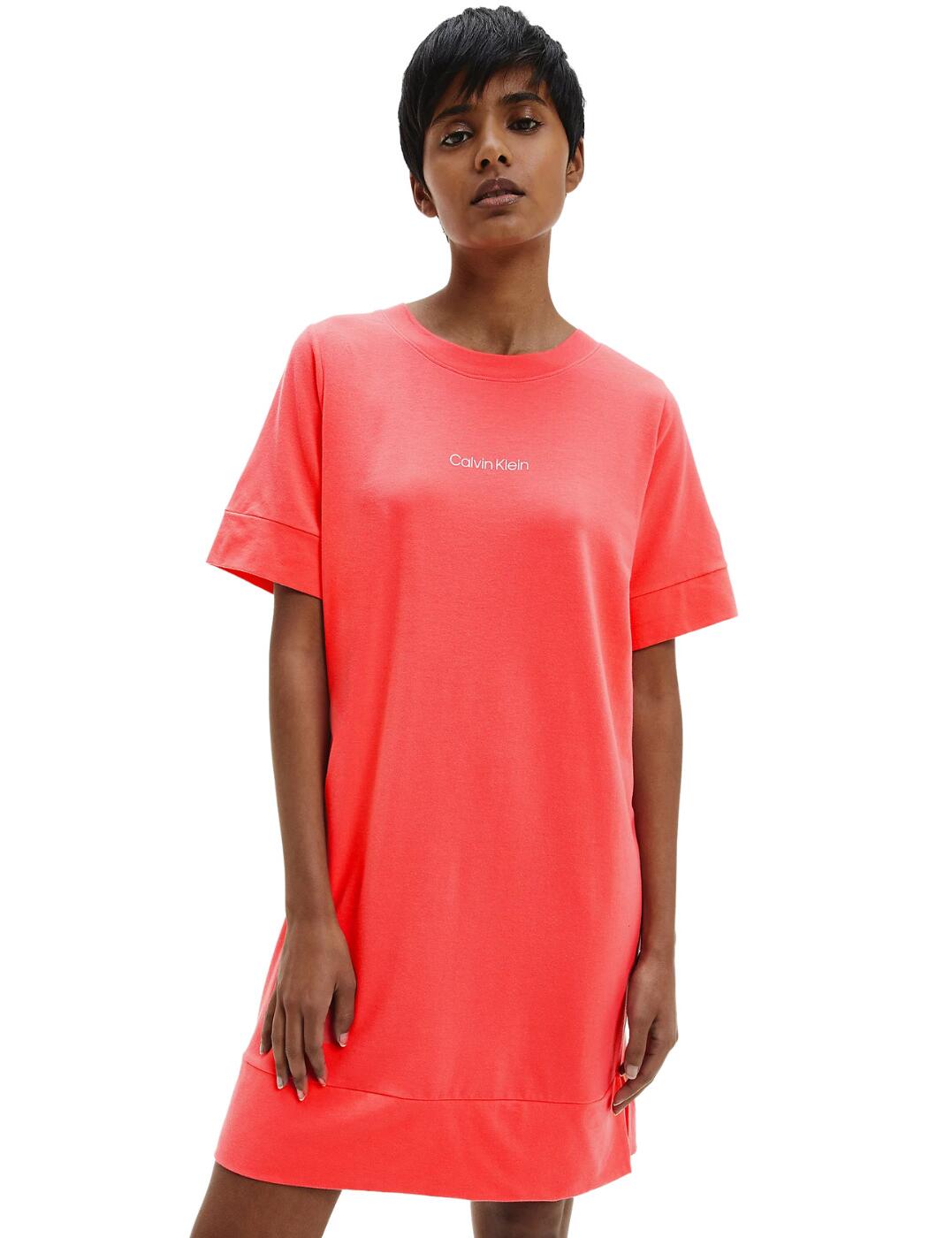 The CK Reconsidered collection by Calvin Klein combines the iconic athleisure brand's style with youthful loungewear designs. This nightdress has a classic oversize T-shirt style with added signature Calvin Klein logo for a designer finish. The crew neckline, short sleeves, and short length create a comfortable loose fit that is perfect for lounging or sleeping.  Iconic athleisure style Soft cotton-blend jersey Short-sleeved Comfortable loose fit Signature Calvin Klein logo Short-length Composition: 57% Cotton &pipe; 38% Recycled Polyester &pipe; 5% Elastane Listed in UK sizes  50944-92010 000QS6703E Nightdress