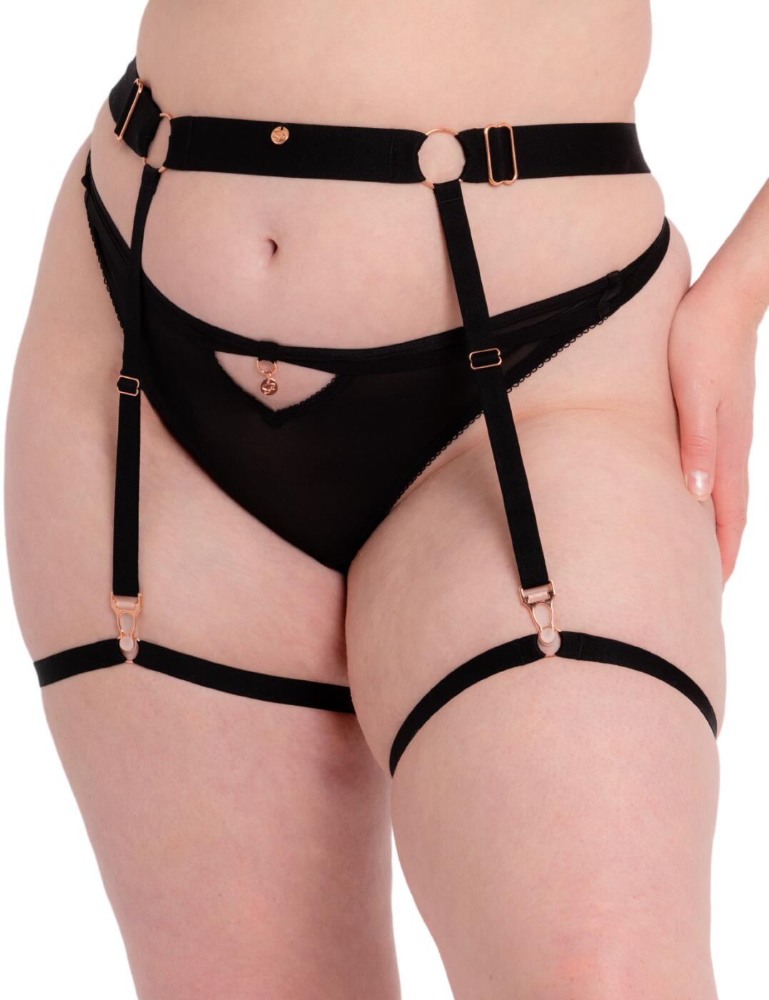 The striking Rules of Distraction strap suspender from Scantily by Curvy Kate is the perfect addition to your lingerie collection. The minimalistic design is part of the allure of this piece. Crafted from elasticated fabric that features adjustable sliders, allowing you to find the perfect fit. The detachable thigh garters create an alluring look on their own or you may choose to wear this piece with your favourite stockings.