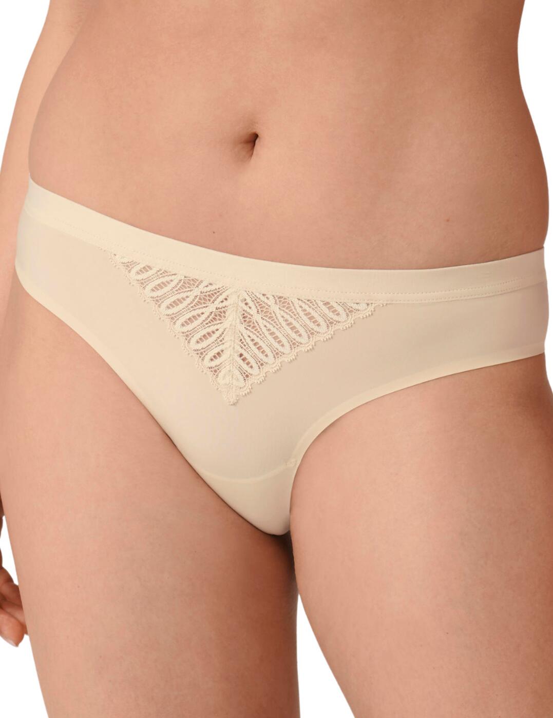 When you crave a comfortable look with a cheeky twist, these Aura Spotlight Brazilian briefs are perfect for you. The mid-rise waist and smooth soft material assure your comfort, while the moderate rear coverage and the gorgeous patterned lace on the back make certain that your unique style is shown in the most alluring way. Wear with other items from the Aura Spotlight collection for a fully coordinated look.  Cheeky Brazilian cut Patterned lace on the back Smooth material on the front Mid-rise waist Moderate rear coverage Matching coordinates available Country of origin: Vietnam Composition: 85% Polyamide 15% Elastane  Listed in UK sizes  57044-100898-1307763 10208024 Brazilian Brief