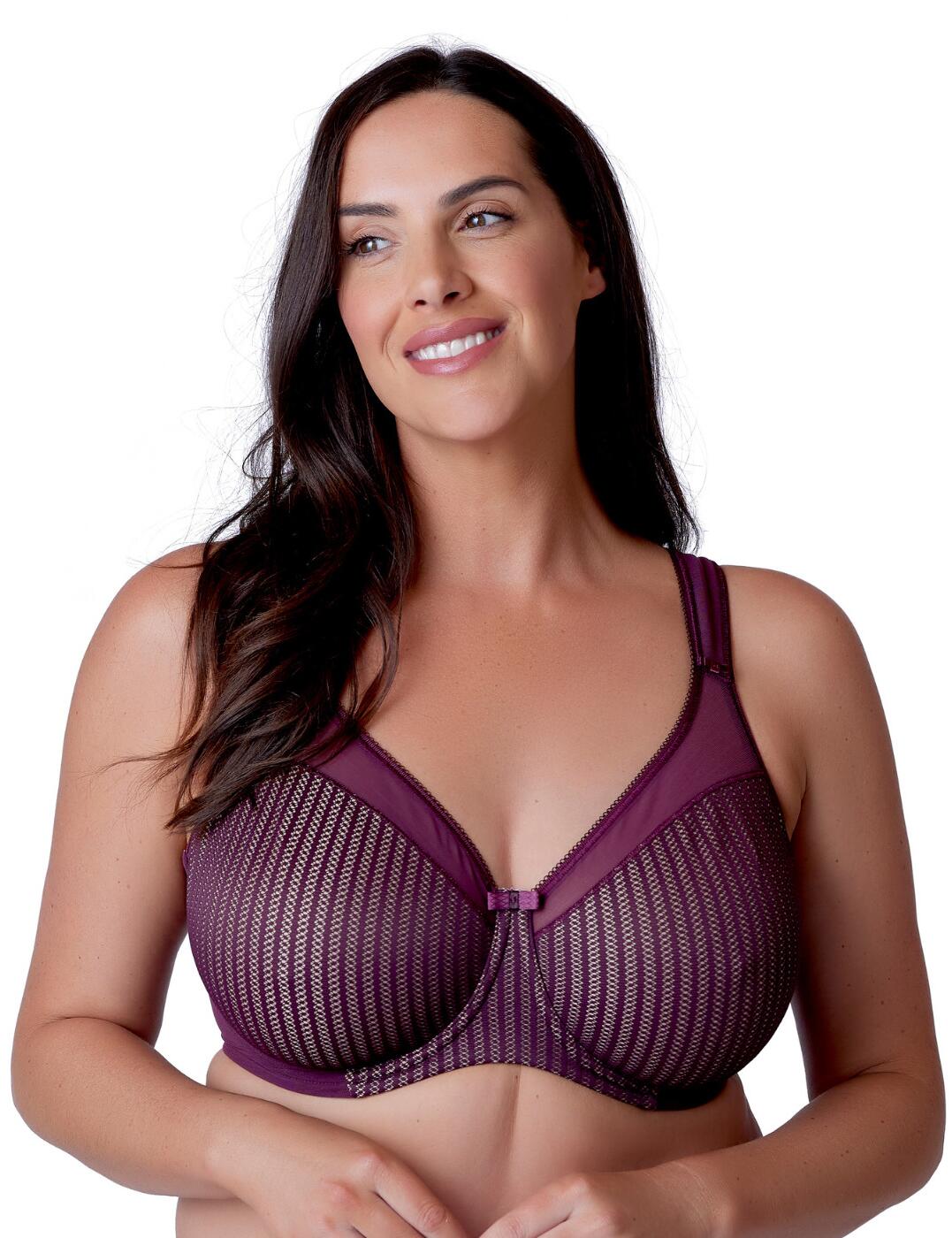 Welcome to Berlei's beauty stripe underwired smoothing bra, designed closely with the bestselling beauty everyday range, this beauty stripe bra is a perfect balance of practicality and comfort, yet delivering flare and a beautifully bold stripe mesh detail. The smoothing high coverage cups are perfect for fuller busts and larger back sizes and the extra soft double layered back wing gives the most supportive fit. This bra has a classic hook and eye fastening for easy wear and padded supportive straps for extra protection and saving you from any red marks. This essential bra coordinates with other items from the classy Beauty Stripe collection.  Stylish smoothing bra Hook and eye fastening Adjustable padded supportive straps Underwired Non-padded Stunning striped design Coordinating brief also available Country of origin: China Composition: 62% Polyamide &pipe; 20% Elastane &pipe; 18% Polyester Listed in UK sizes  61323-106362-1405477 B541 Full Cup Bra