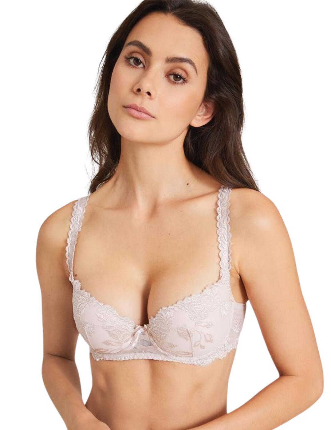 The Softessence collection by Aubade is effortlessly feminine. The sheer mesh creates a sultry look which is finished with delicate embroidery. Soft scalloped edges contour to the body and offer a complementary fit. The moulded cups offer great coverage and a smoother silhouette. The bridge of the bra is adorned with a luxe satin ribbon in a lattice design, finished with a bow at the top. Underwiring offers support and a natural lift. Adjustable shoulder straps and a hook and eye closure allow you to find your most comfortable fit.