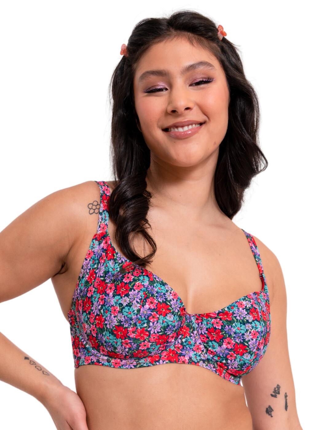 Feel trendy and flirty this summer in this gorgeous scooped balcony bikini top from the Kitsch Kate range by Curvy Kate! The vintage style floral print and flattering scooped neckline will accentuate your curves and allow you to stand out at the beach for all the right reasons! It has natural feeling cups with zero padding whilst the underwire supports and subtly uplifts. It closes at the rear with a clasp closure and has adjustable multiway straps allowing you to create your perfect fit. Constructed from sustainable, recycled fabrics, this bikini top is a more eco-friendly choice as well, without compromising on style.