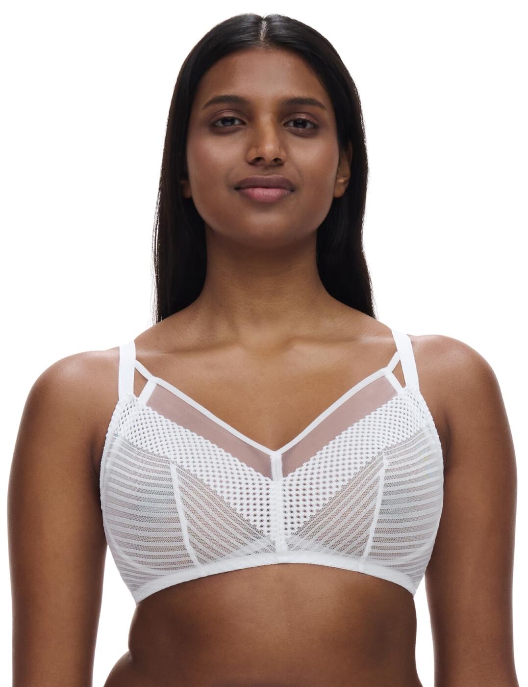 Look and feel your best daily with the Chantelle Play wireless bra. With its plunging neckline and delicate tulle and lace cups, this bra combines sophistication and sensuality. But what truly sets it apart is its wireless, non-padded design, providing ultimate comfort without compromising on support. The elasticated neckline ensures the perfect fit for every body, while the back construction adds an extra level of security. Adjustable shoulder straps allow you to customize the fit to your unique shape and to your desired level of support. And with the hook and eye closure, you can easily put on and take off this bra without any fuss. Complete the look with the matching coordinates available, creating a luxurious and cohesive lingerie set.