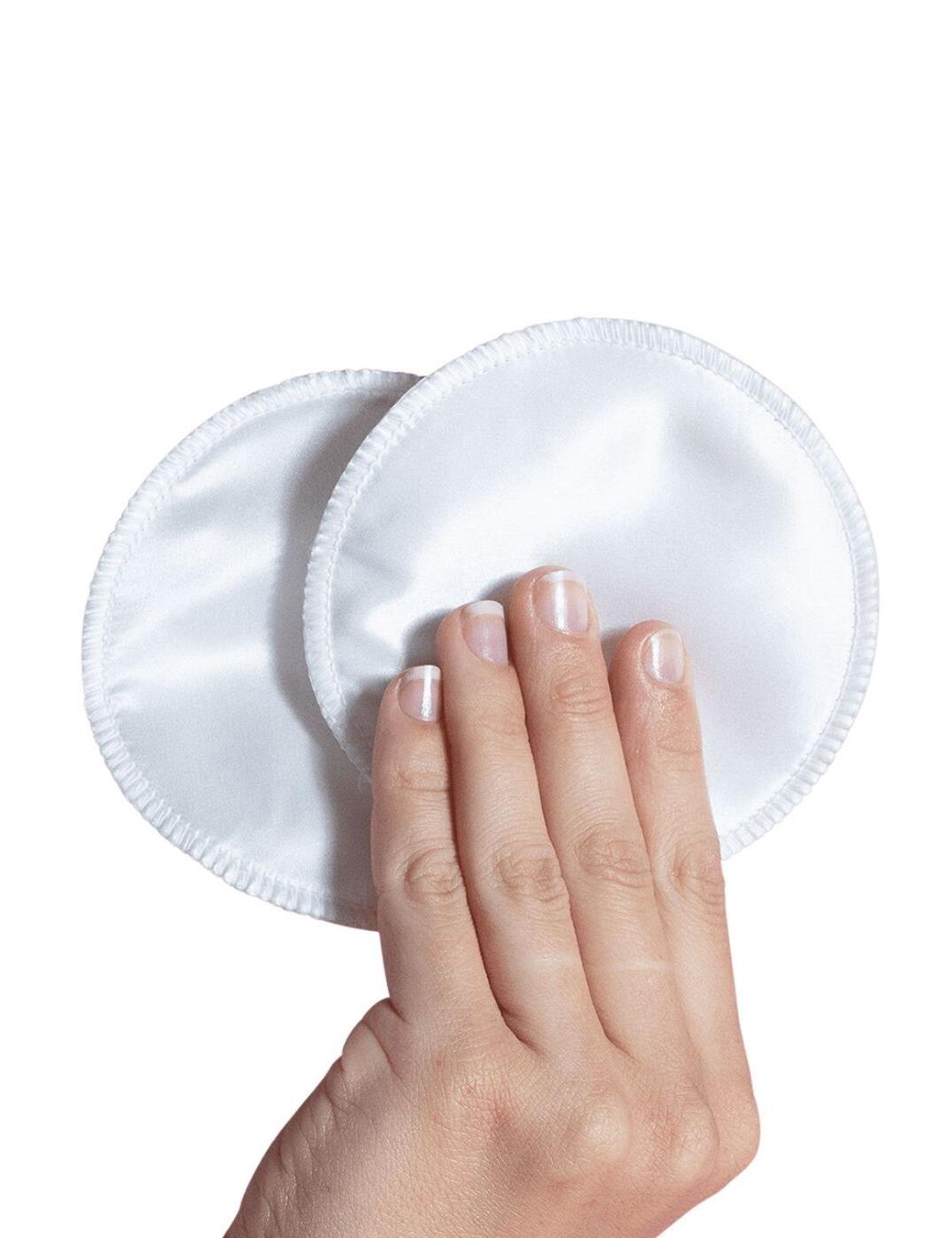 Carriwell develops maternity and post-birth products that give you confidence and make the maternity and breastfeeding period as comfortable as possible. This convenient pack of 6 breast pads are made from a premium silk that has naturally anti-inflammatory and soothing properties. The innovative top layer traps moisture but is still breathable.  Pack of 6 breast pads 1 laundry bag Soothing silk fabric Leak-proof layer Cotton layer wicks moisture away from skin Country of origin: Denmark Composition: Layer 1: 100% Silk Composition: Layer 2: 100% Polyester Composition: Layer 3: 100% Polypropylene Composition: Layer 4: 100% Cotton One size  52209-93995-1231740 54.1300-4  Silk Breast Pads 6 Pack