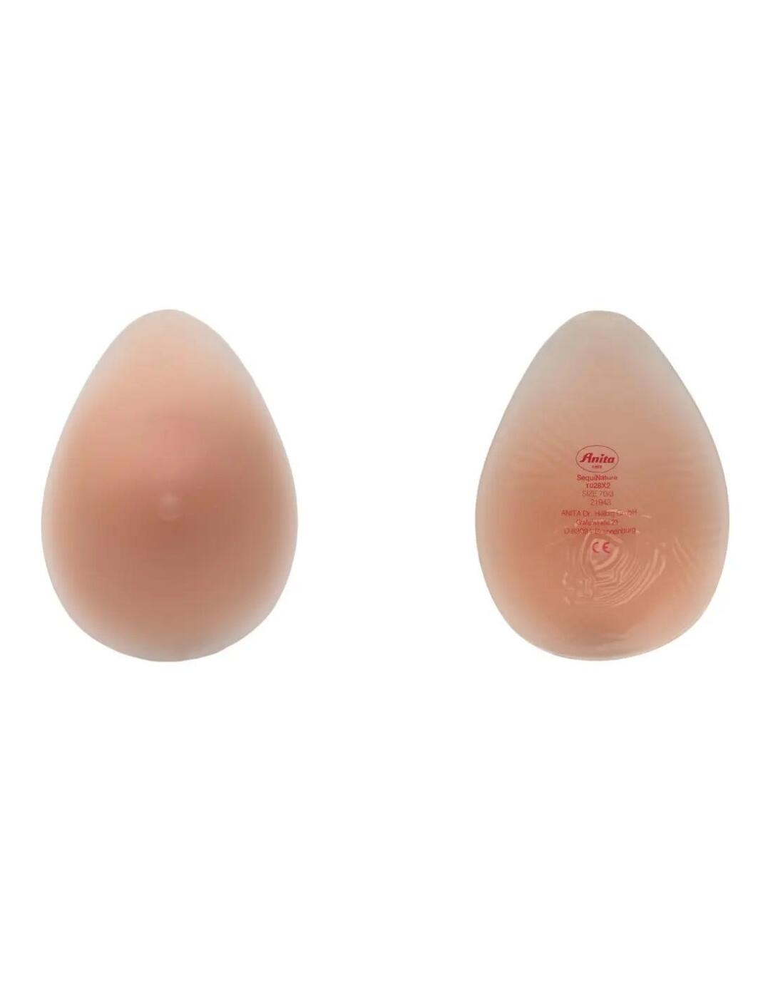 This egg-shaped breast prosthesis can be worn in multiple ways to conceal the loss of tissue. The Anita Sequinature breast form is ultralight and breathable to give you comfortable coverage and shape all day long. The thin edges will help the prosthesis transition to the skin seamlessly and with a slightly adhesive effect, it can be worn directly on your skin.