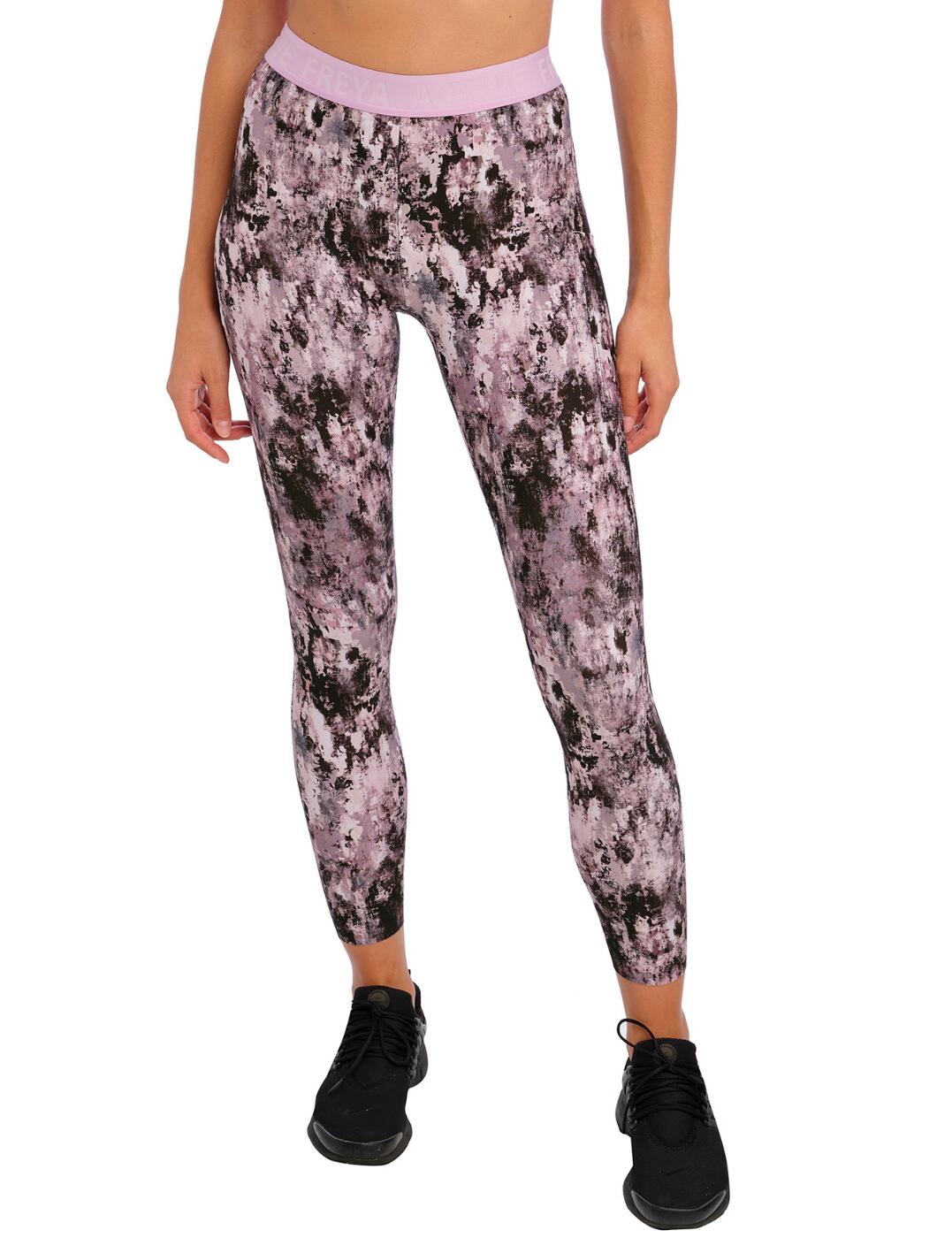 Experience the Freya Active Ecosculpt 2.0 legging and reach your goals in style. This amazing sports legging is the perfect activewear for people on the go. With all-over compression and a high-rise waist, you'll look great and feel secure when working up a sweat. The wide elastic waistband is designed to support your torso so you can push yourself hard and still be comfortable. Plus, the flattering Freya Active design written around the waistband will make sure you stand out in style. We know that life is all about multi-tasking, so there's even a pocket on the front of the leggings for your phone.  Sports leggings High-rise waist Squat proof All over compression A wide elastic waistband supports the torso Phone pocket on the front Freya Active written around the waistband Country of origin: Sri Lanka Composition: 39% Elastane &pipe; 61% Recycled Nylon Listed in UK sizes  61701-106864-1414069 401251 Sports Leggings
