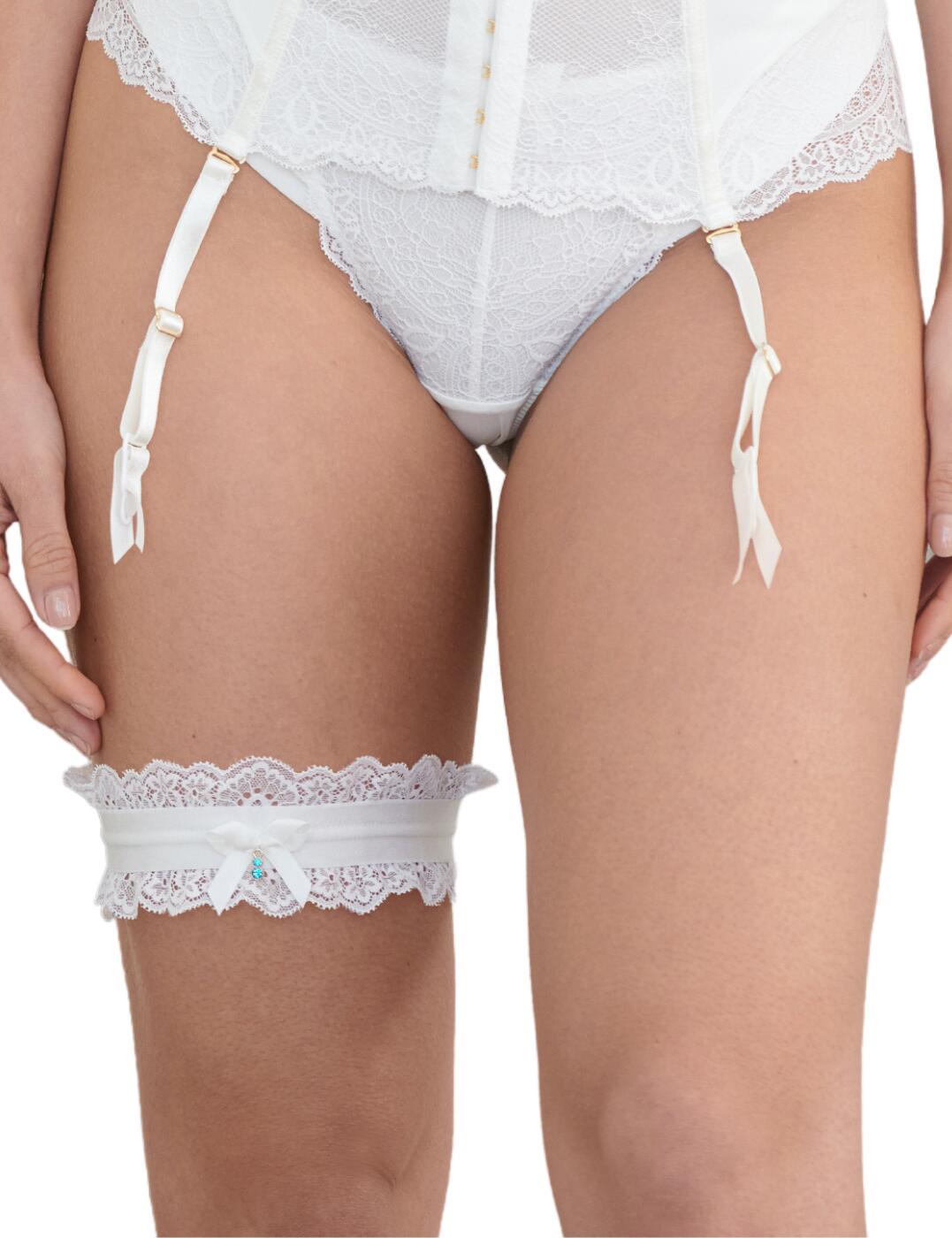 The Divine collection by Pour Moi exudes feminine glamour. This delicate garter boasts an elasticated satin centre. Gathered scalloped lace adorns the hems for a luxurious look. Taking centre place is a satin bow holding an opulent charm. Pair with matching lingerie from the Divine collection for a coordinated look.  A feminine blend of satin and lace Charming bow Opulent Charm Country of origin: China Composition: 87% Polyamide &pipe; 13% Elastane Listed in UK sizes  53960-96644-1275116 26108 Garter