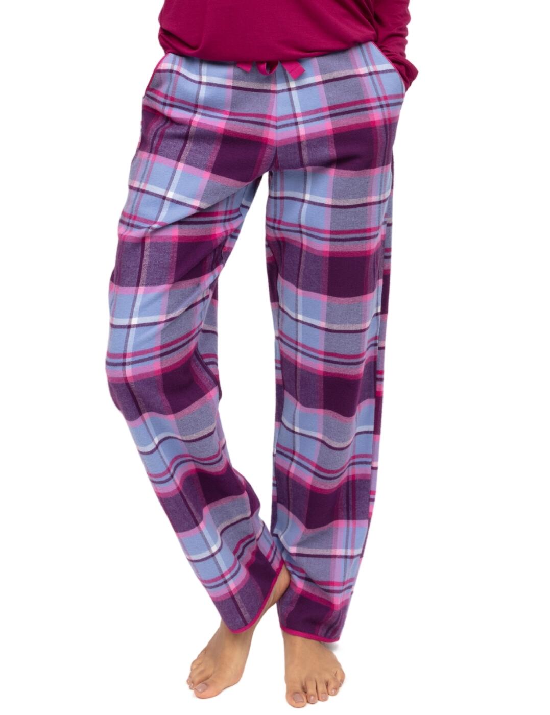 Cosy, relaxing evenings are yours for the taking with these gorgeous pyjama bottoms from the Hazel collection by Cyberjammies! A classic check pattern offers a stylish and timeless look, meaning you can unwind in style! Not only are these pyjama bottoms elegant, the exquisitely soft 100% cotton material has been brushed to further enhance the comfort on offer. What's more, the elasticated drawstring waist, loose fit, and side pockets combine to promise adaptability and practicality as part of your night-time routine! Pair with matching items from the Hazel range for a beautifully coordinated nightwear ensemble!
