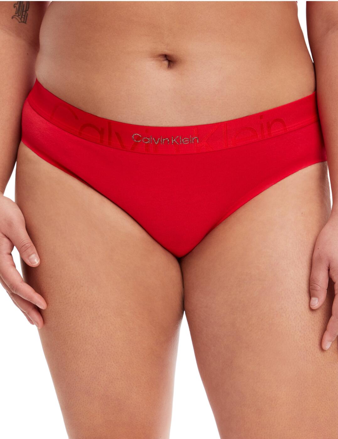 Feel comfortable in a brief that adapts to you! The Embossed Icon Holiday range by Calvin Klein boasts this chic brief which has superb stretch allowing unrestricted movement for the utmost comfortable fit. These briefs make the perfect everyday wear due to the excellent comfort but are also great as loungewear that can be paired with the matching bralette from the same collection. Moderate to full rear coverage along with a mid-rise waist add to the comfortable design and the signature waistband adds a luxurious designer feature.  Mid-rise waist Moderate to full rear coverage Unrestrictive materials Great for everyday wear as well as loungewear Signature Calvin Klein waistband Matching lingerie available Country of origin: Sri Lanka Composition: 69% Cotton &pipe; 21% Recycled cotton &pipe; 10% Elastane Listed in UK sizes  58192-102515-1337062 000QF7071E  Brief