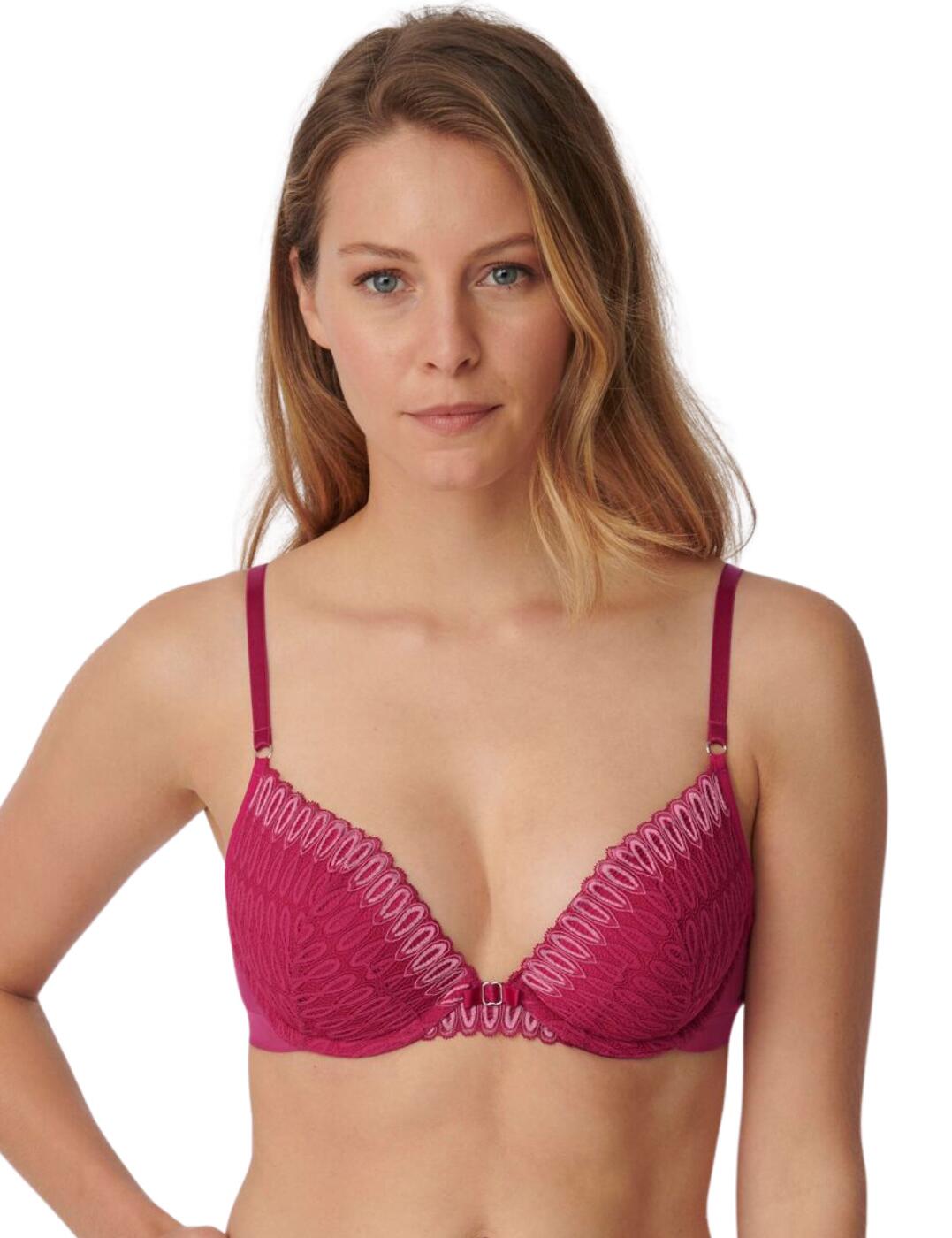 If you're looking for that new everyday pieces that will not only make you feel good but will also provide incredible comfort, this push-up from the Aura Spotlight range by Triumph is one to try! Push-up bras completely flatter your bust with foam cups with integrated pad inserts that create a beautiful cleavage whilst still providing great support from the underwire. Like the other pieces in the Aura Spotlight collection, which are also available, it features an all-over patterned lace that delicately scallops around the edges and is finished off with a charm and ribbon in the middle. Create your perfect fit with a rear hook and eye closure and adjustable straps.  Push-up bra Foam cups with integrated pad inserts Underwired for support All-over patterned lace that delicately scallops around the edges Centre charm and ribbon Hook and eye closure and adjustable straps Country of origin: Vietnam Composition: 59% Polyamide &pipe; 30% Polyester &pipe; 11% Elastane Listed in UK sizes  58359-102707-1340763 10207982 Push Up Bra