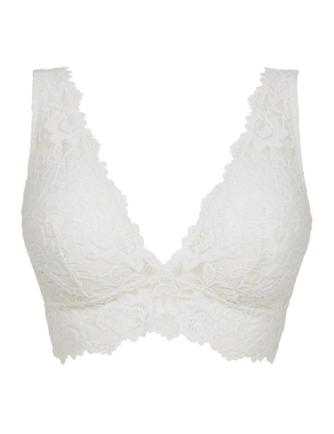 Figleaves' Millie bralette is delicate and lightweight, with all-over stretch lace that is elegant and breathable, perfect for all-day wear. The cups are non-wired and non-padded for a soft, natural look and there are scalloped edges to add a chic, feminine touch. This bralette has a pull-on design and thick, fixed straps to eliminate uncomfortable hardware and focus on comfort. The plunging neckline is mirrored by the deep-V back, giving a fashion-forward look that shows off your decolletage.
