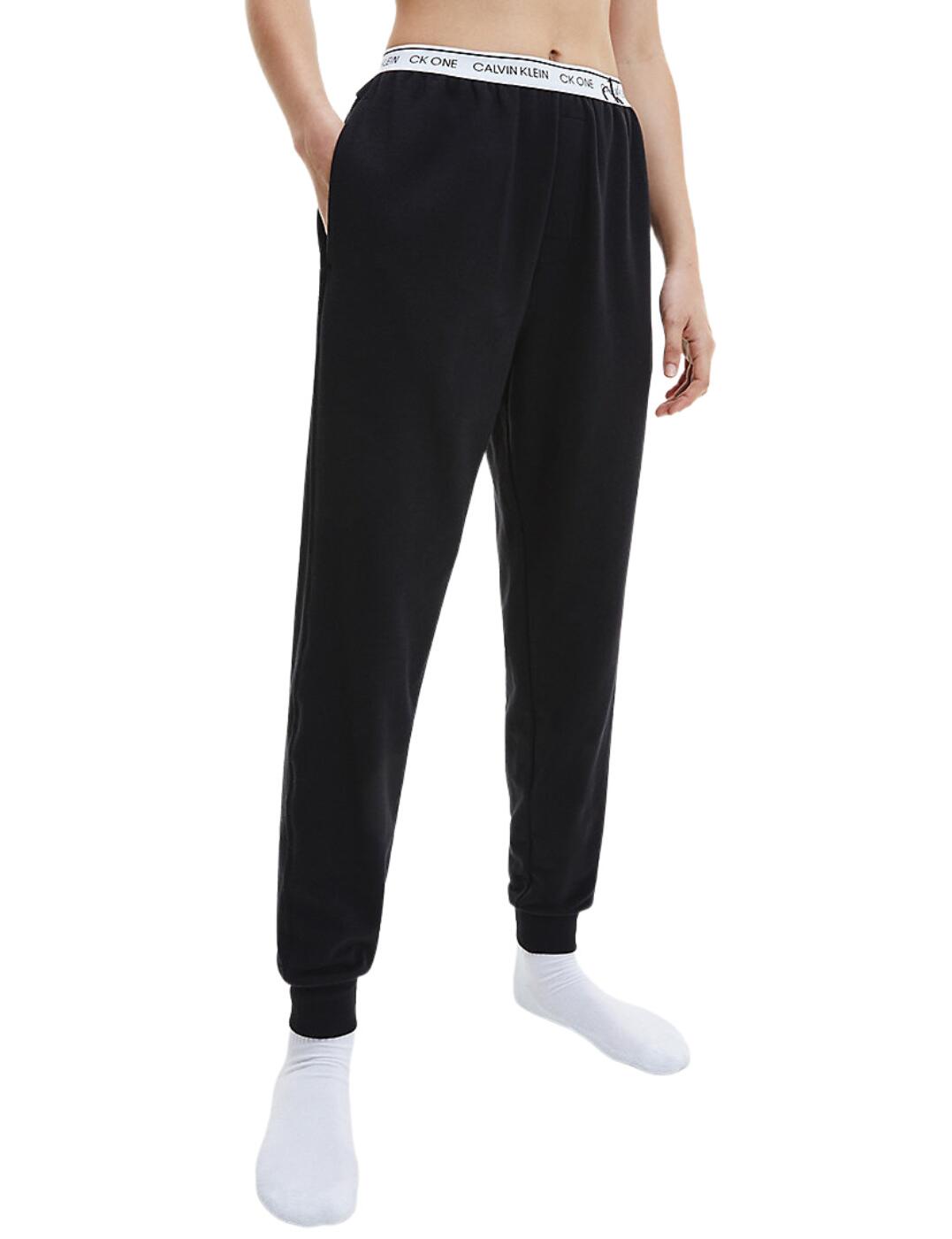 The CK One Faded Glory joggers are perfect for those lazy mornings. Featuring the iconic contrasting waistband with Calvin Klein branding and the CK one logo. These joggers are crafted from a soft cotton blend making them breathable and comfortable. The rib-knit ankle cuffs and slim fit legs keep you looking polished while you relax. Matching items available.  Elasticated waistband Pull-on design Rib-knit ankle cuffs Country of origin: Sri Lanka Composition: 57% Cotton &pipe; 38% Polyester &pipe; 5% Elastane Listed in UK sizes  54803-97731-1298752 000QS6805E Loungewear Jogger