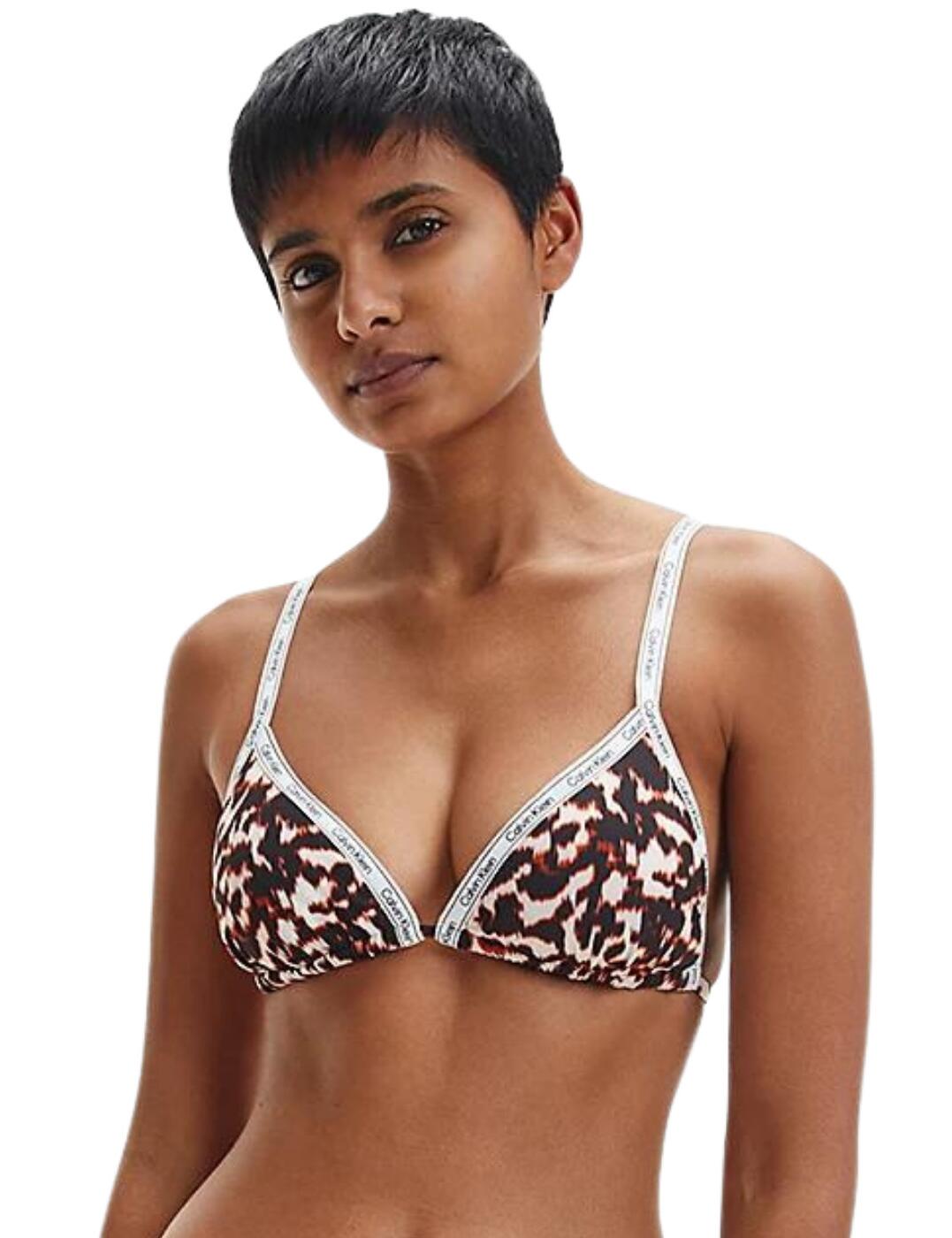 The unforgettable Calvin Klein presents the Logo Tape collection boasting refined stylings adorned with instantly recognisable branding. This triangle bikini top blends the simplistic sophistication that Calvin Klein is celebrated for with timeless cuts. This piece boasts thin elasticated shoulder straps featuring the Calvin Klein logo for an interesting twist on a total classic. Secured at the back with a self-tie back fastening that allows you to adapt this piece to your own preference. This triangle bikini top has removable padding, so you can go for a smooth or a more sculpted look depending on your mood.  Totally irresistible Made from 79% sustainably sourced fabric Elasticated shoulder straps Straps branded with signature Calvin Klein logo Plunge neckline Tie back fastening Padded (removable padding) Country of origin: Sri Lanka Composition: 79% Recycled Polyester &pipe; 21% Elastane Listed in UK sizes  55003-98073-1279789 KW0KW01791  Padded Plunge Bikini Top