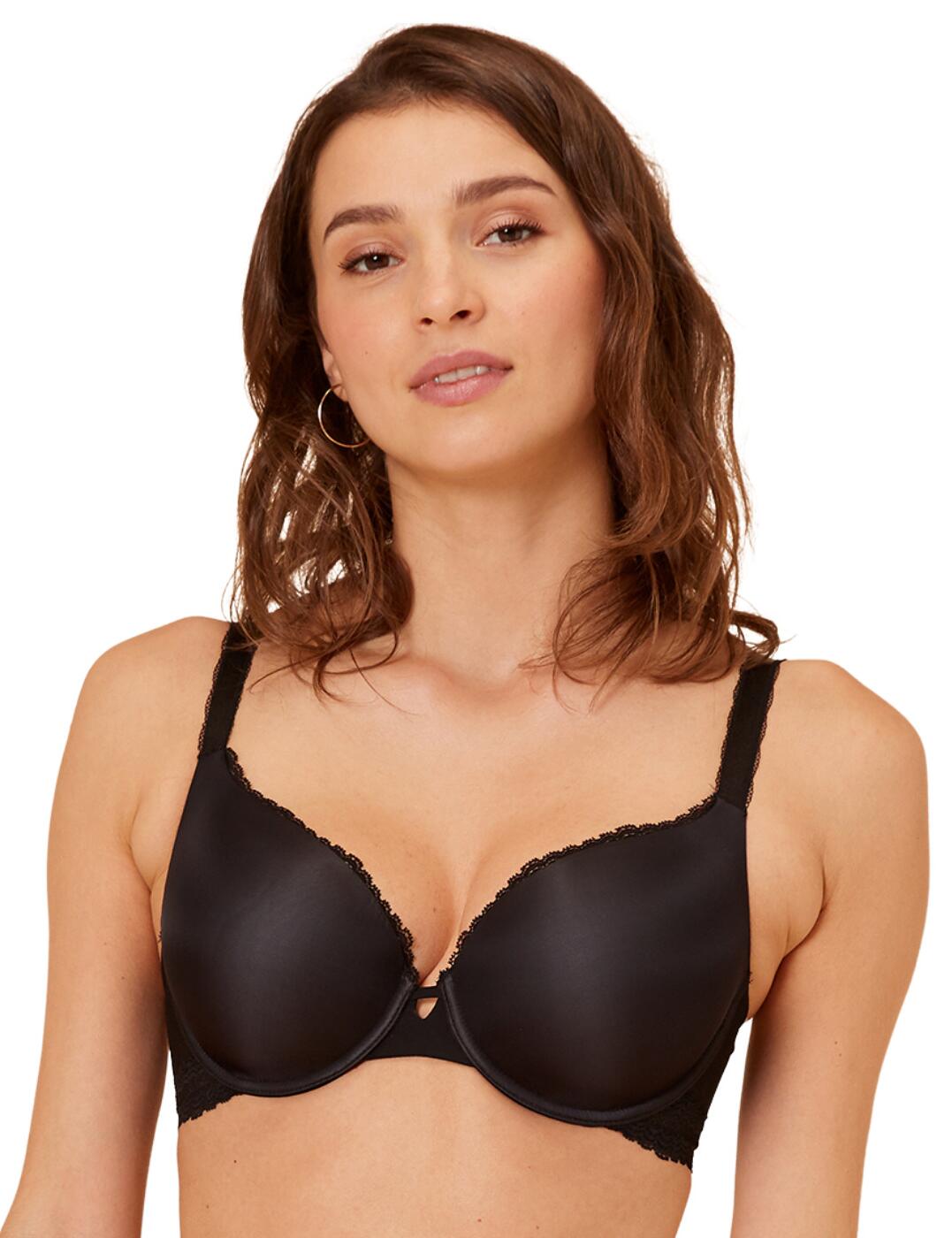 Introducing the gorgeous updated everyday essentials is the Confiance range from Simone Perele. This padded plunge bra is a perfect addition to anyone's wardrobe, so sexy and modern! The smooth discrete padding is completely seamless under clothes making this ideal to be introduced into your everyday collection. A sexy plunging neckline and seductive lace lining the neckline mean your decolletage is enhanced to the fullest, a total jaw-dropper. Boast multi-way adjustable straps that mean this piece can be completely tailored to the look you desire. A sultry updated basic!  Sexy yet functional, a must-have Lace adorned neckline Plunging neckline Multi-way adjustable straps: classic or T-back! Underwired Seamless padding Hook and eye closure Composition: 51% Polyurethane &pipe; 26% Polyester &pipe; 18% Polyamide &pipe; 4% Elastane &pipe; 1% Cotton  Listed in UK sizes  55018-98090-1274369 12K363  Plunge Bra