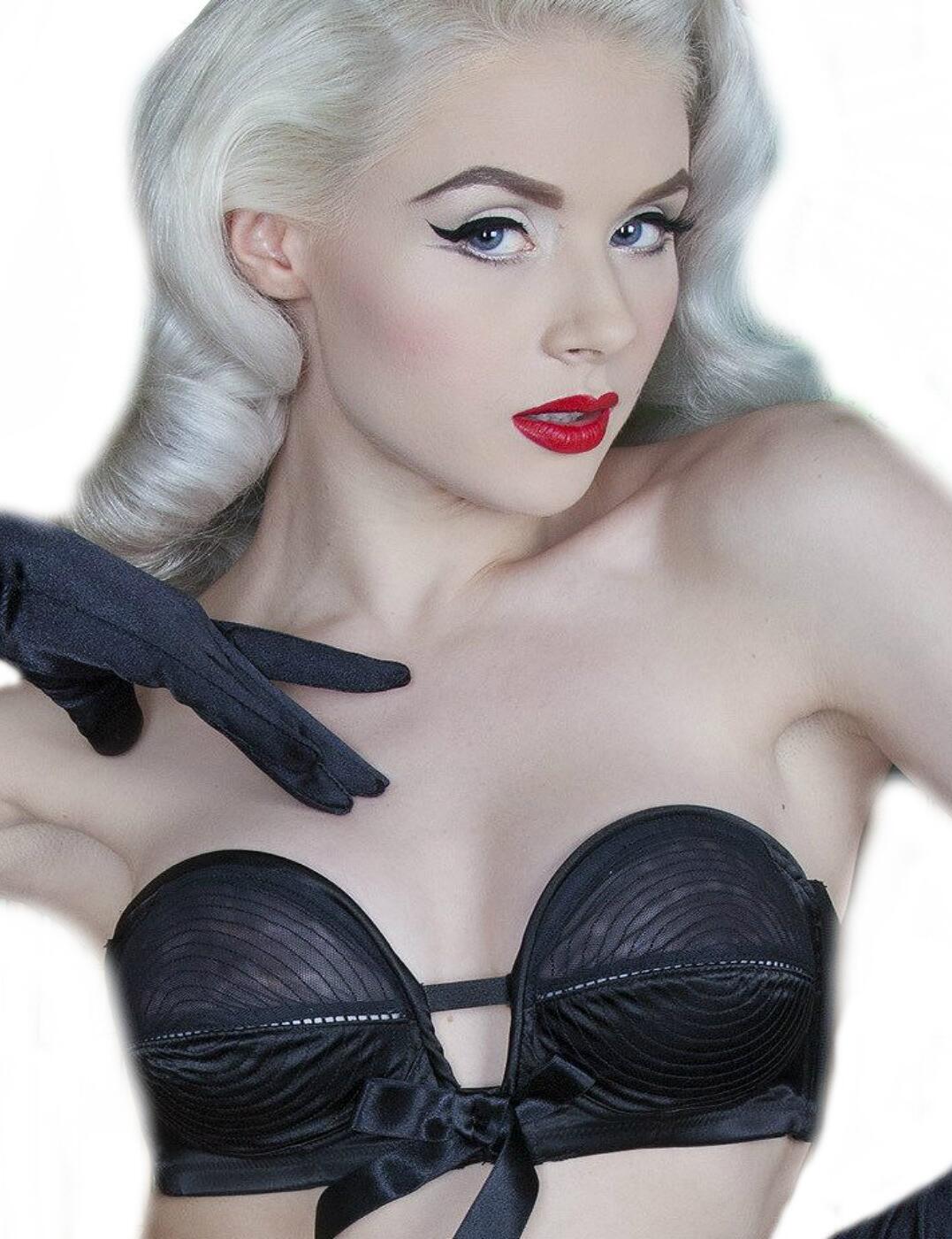 Calling all fashion fanatics! Add a retro-glam touch to your lingerie collection with the stunning new Bettie Page range from Playful Promises! Cleverly designed for a look reminiscent of the 50's, this fabulous overwire bra features a deep V plunging effect in the centre - ideal for lower cut tops and dresses. Pairing chic and intricate, feminine styling with a comfortable and contemporary fit and feel, this truly unique wardrobe wonder is certainly not one to miss out on!  Chic and glamorous, feminine design Underwired cups for additional support and uplift Contrasting spiral stitching on the cups for a truly unique look! Deep V plunge in the centre for accentuated cleavage Super soft fabric for the most luxurious feel! Complimented with a large centre bow Small cushions at either side of the bra for additional comfort Strapless design Matching coordinates available Composition of lace: 100% Nylon Composition of main body: 97% Polyester &pipe; 3% Elastane Composition of mesh: 90% Polyester &pipe; 10% Elastane Composition of lining: 100% Nylon  Listed in UK sizes  30385-56540-1359412 BP033B Overwire Bra