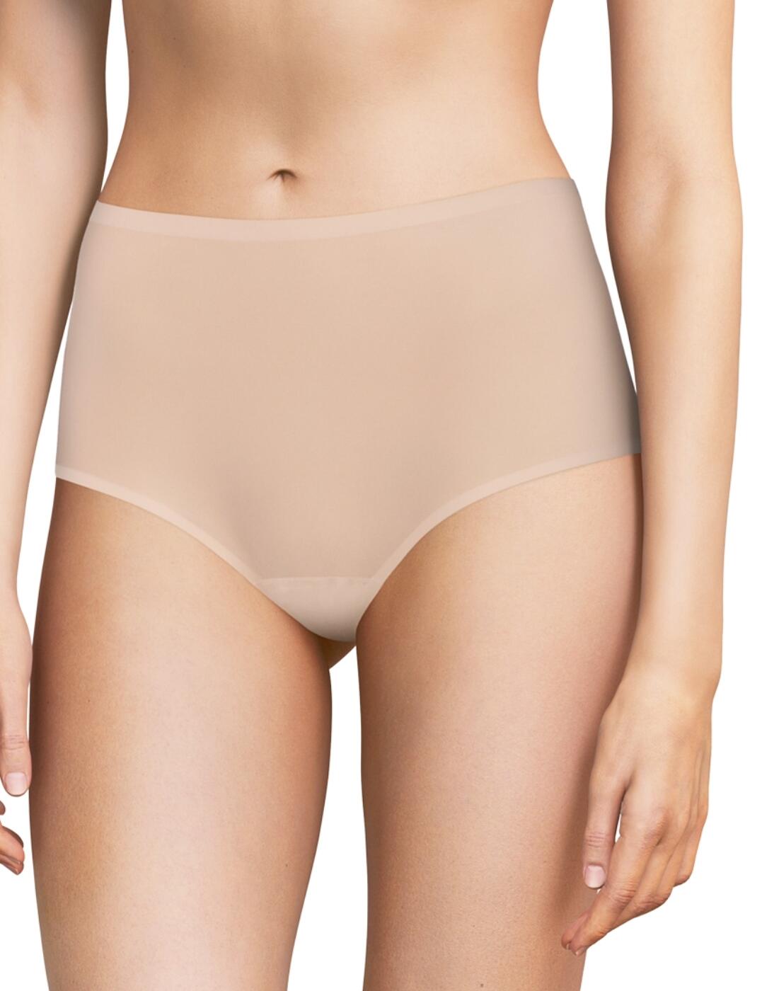 For luxurious comfort you can wear with confidence, look no further than the Soft Stretch full brief by Chantelle. Boasting a reassuring shape of a high-rise waist and good rear coverage, these indulgent briefs create a smooth and flattering silhouette with a seam-free finish for complete invisibility under clothing. Crafted from exceptionally soft and stretchy fabric, they adapt effortlessly to all body shapes from size S to XL, while innovative stretch-retaining properties promise a fit that stands the test of time. Pair with Soft Stretch coordinates for cohesive comfort.